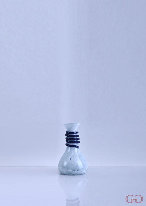 vase-glass-short-snake-twist-straight-top-15CM-white-blue